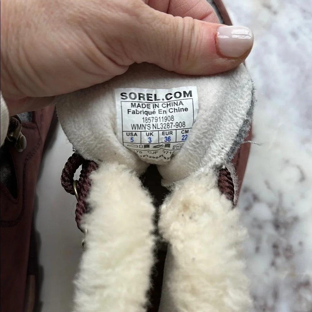 SOREL ANKLE BOOTS SZ 5 Excellent condition - Picture 9 of 9